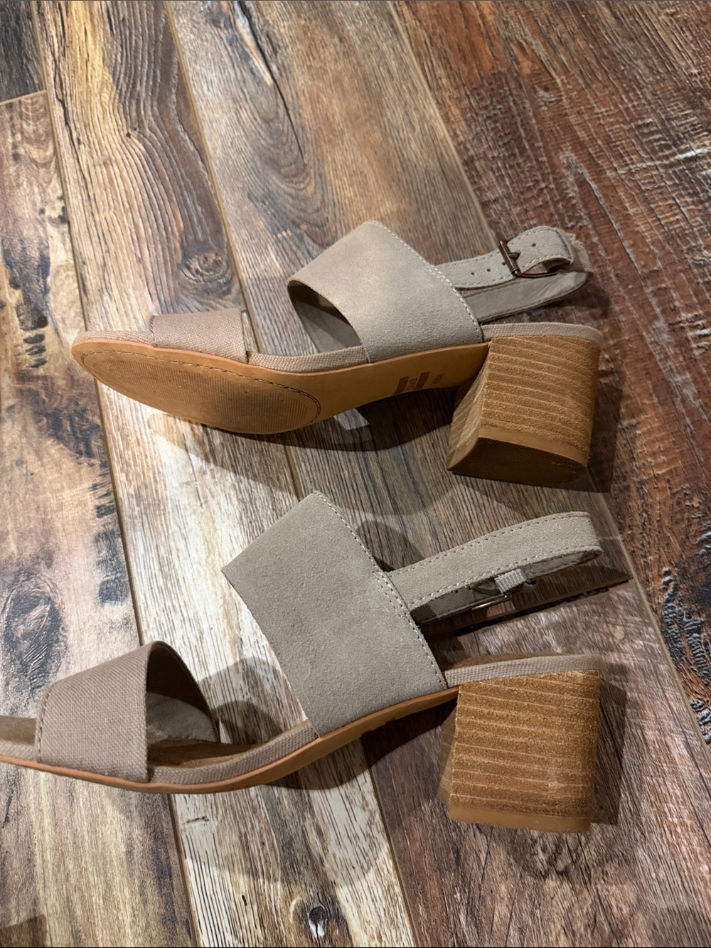 TOMS Poppy desert taupe suede & hemp stacked heel sandals size 8.5, preloved - Picture 3 of 10
